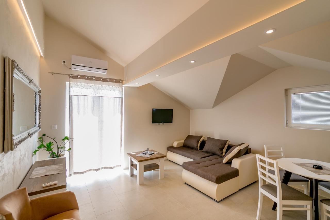 Apartments Milanovic ヘルツェグ・ノヴィ エクステリア 写真