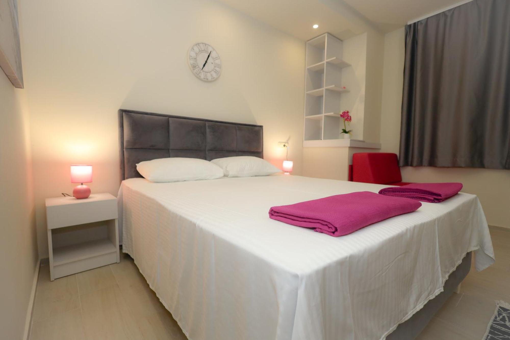 Apartments Milanovic ヘルツェグ・ノヴィ エクステリア 写真